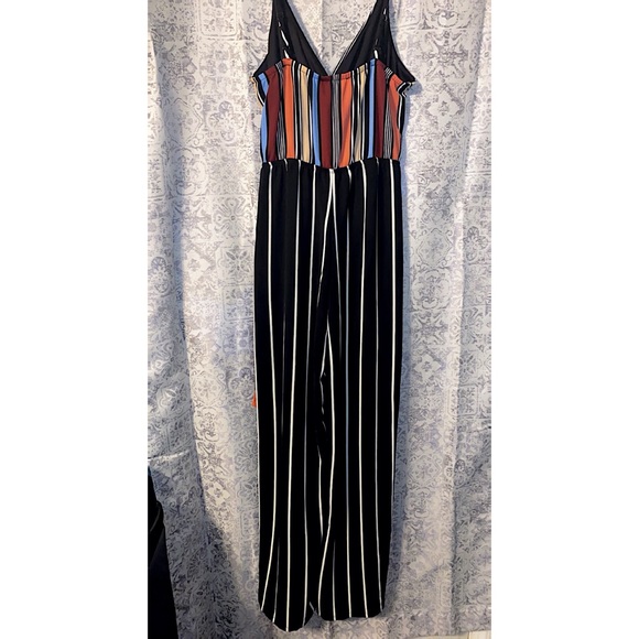 Cutest jumpsuit 😍 - Picture 4 of 4